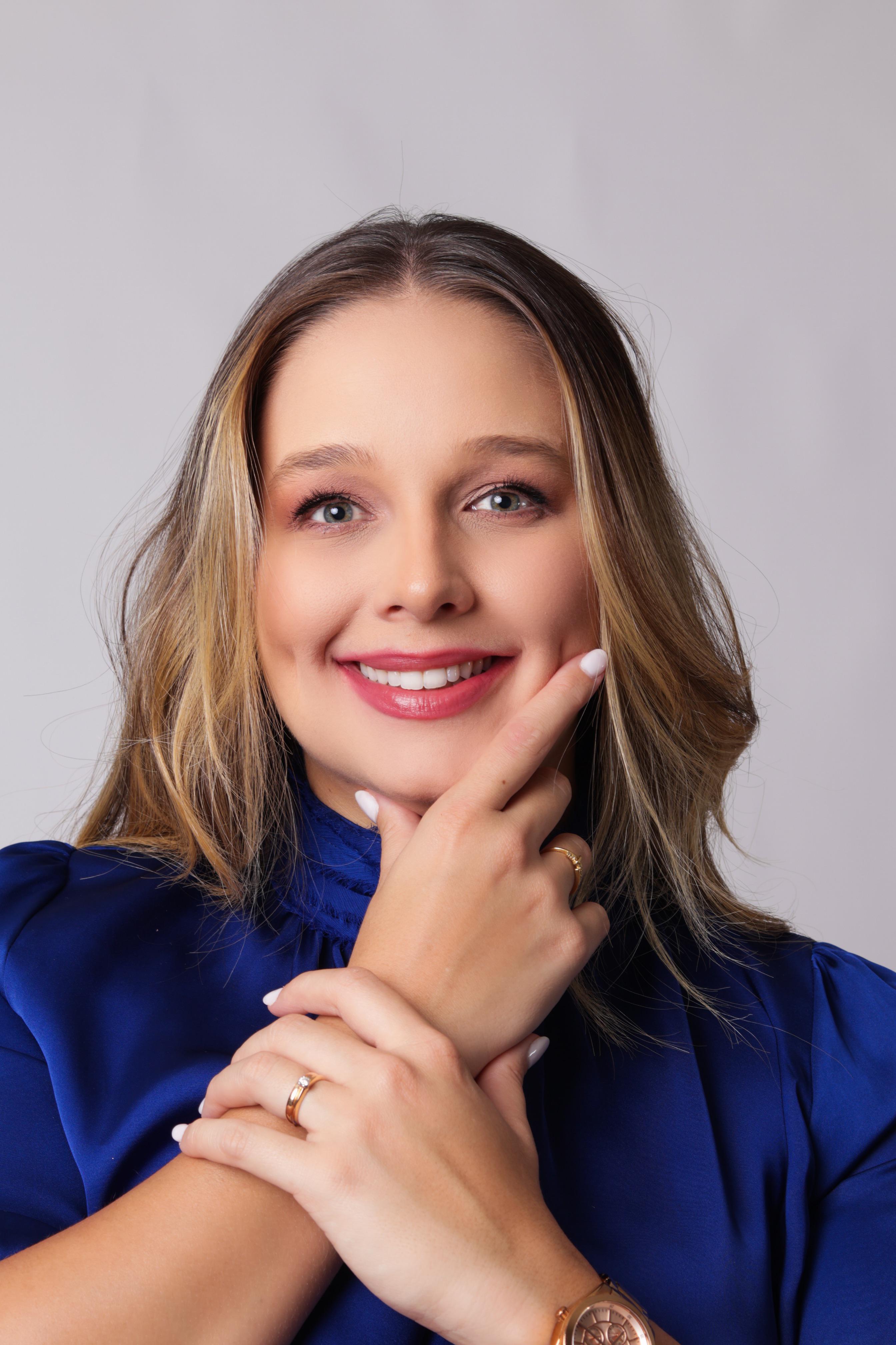 Dra. Camila Fornari - Especialista em Estética Dental